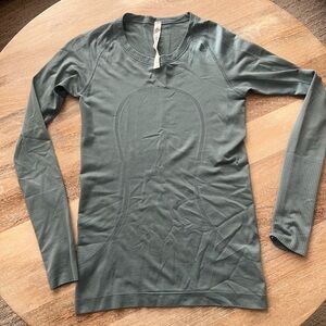 lululemon athletica Long Sleeve Top in Blue Gray